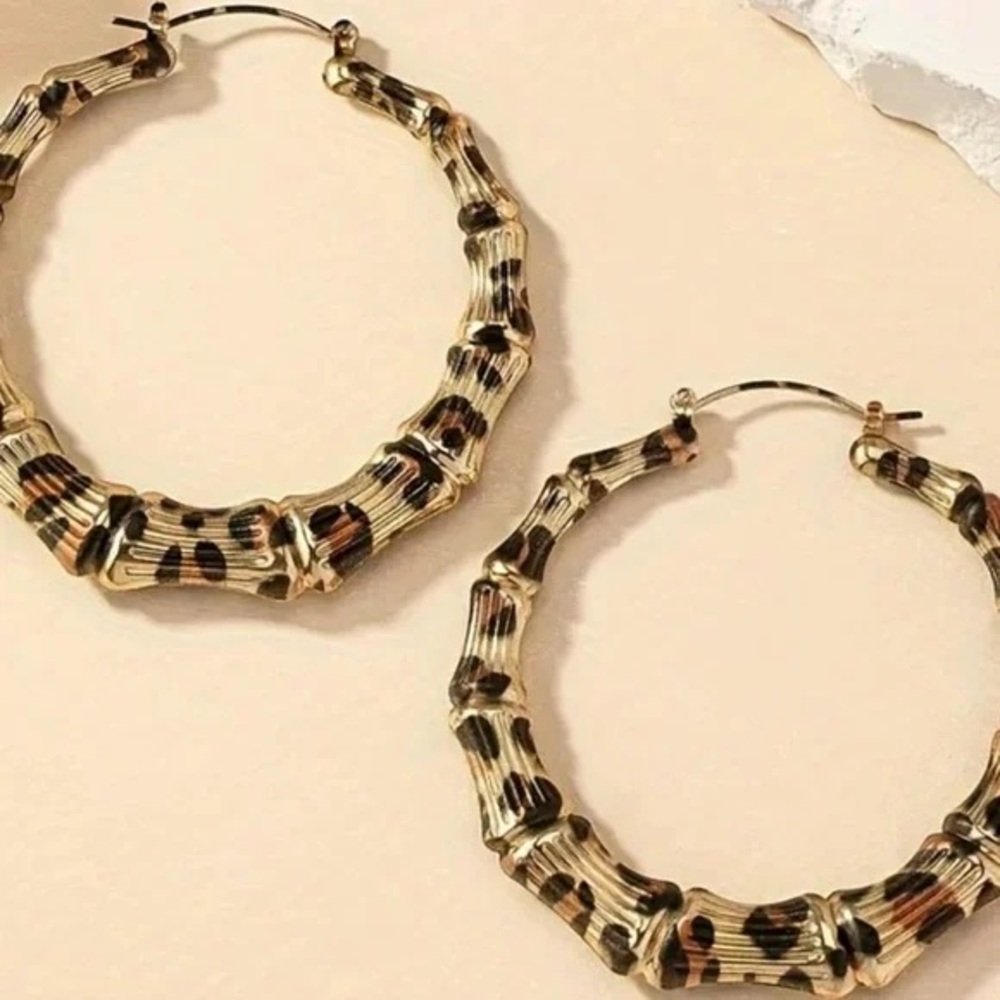 Fashionable Bamboo Joint Design Hoop Earrings, Fashion Leopard Jewelry - Picture 4 of 5